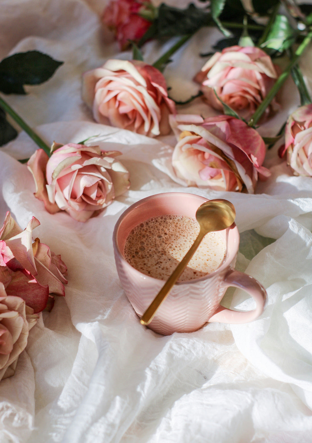 Vanilla Rose Chai – Romantisk chailatte med smak av ros